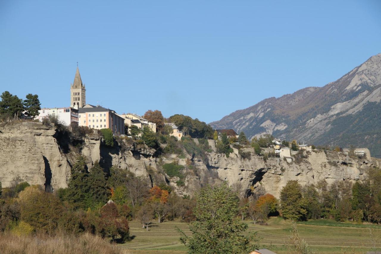 Le Vieux Chalet Bed & Breakfast Embrun Dış mekan fotoğraf