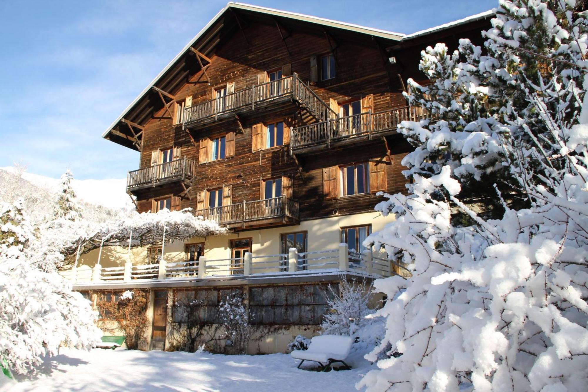 Le Vieux Chalet Bed & Breakfast Embrun Dış mekan fotoğraf