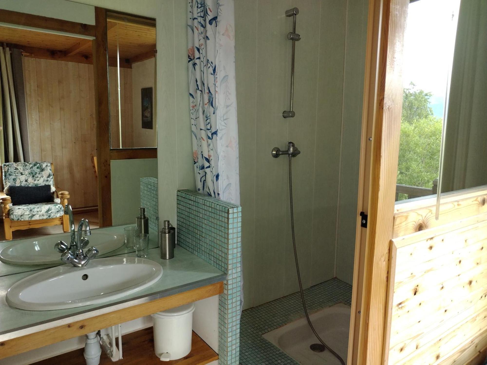 Le Vieux Chalet Bed & Breakfast Embrun Dış mekan fotoğraf